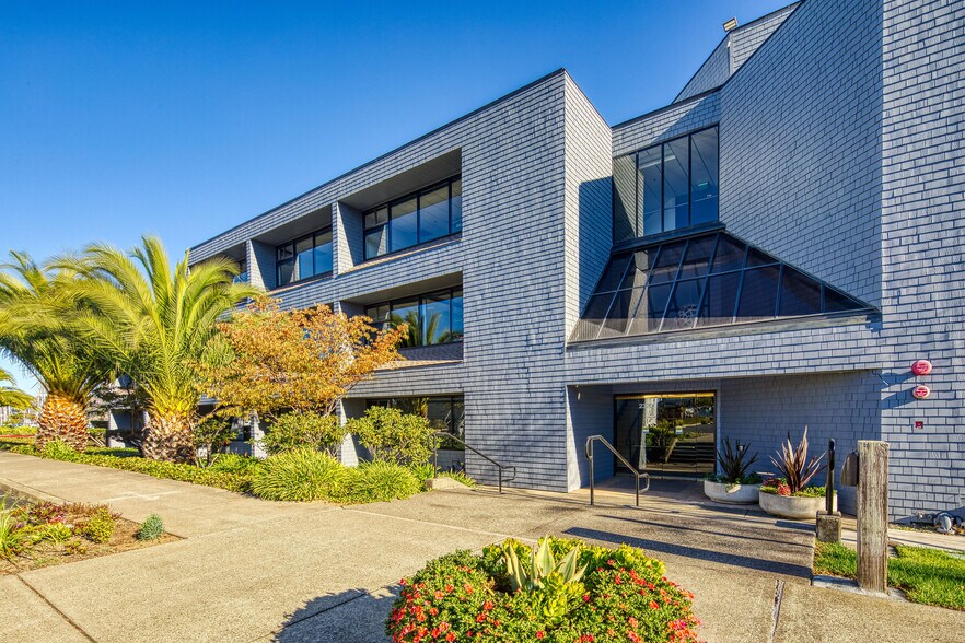 2320 Marinship Way, Sausalito, CA à louer - Photo de l’immeuble – Image 2 sur 4
