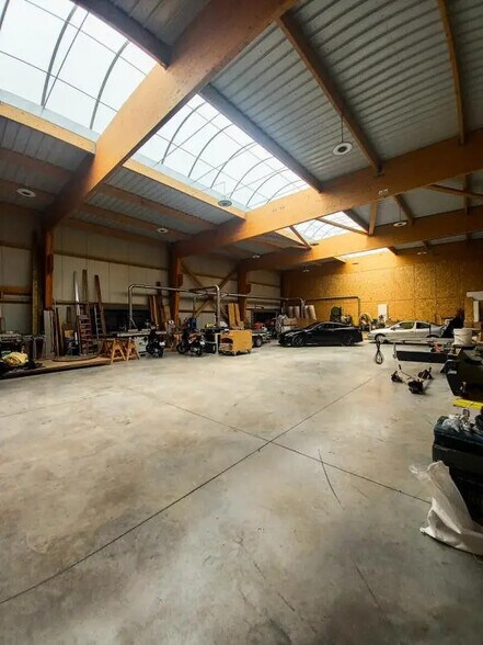 Local d’activités dans Argences à louer - Photo de l’immeuble – Image 2 sur 3