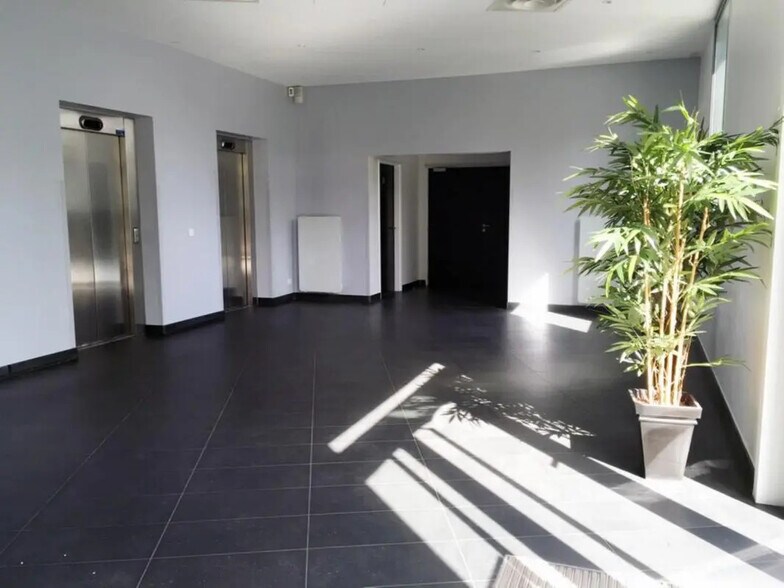 2 Rue Transversale, Gennevilliers à louer - Photo de l’immeuble – Image 3 sur 12