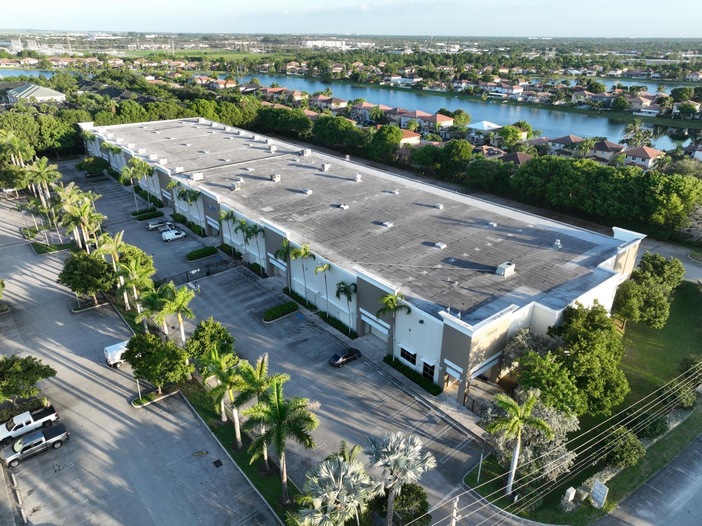 13800-13830 SW 119th Ave, Miami, FL à louer Photo de l’immeuble– Image 1 sur 9