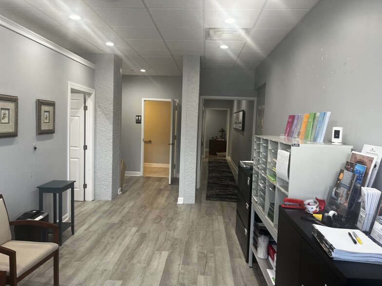 1270 Hendersonville Rd, Asheville, NC à louer - Photo de l’immeuble – Image 2 sur 7