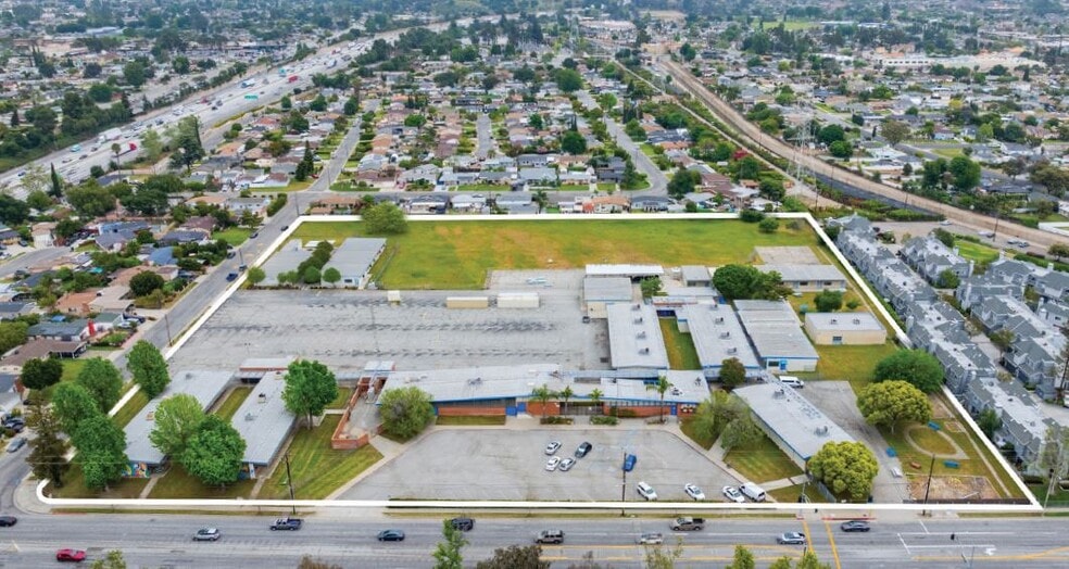1134 S Barranca Ave, Glendora, CA à vendre - Aérien – Image 1 sur 9