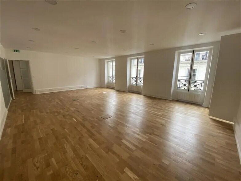 Bureau dans Paris à louer - Photo de l’immeuble – Image 1 sur 7