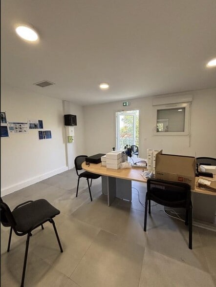 Bureau dans Saint Cannat à louer - Photo intérieure – Image 2 sur 6