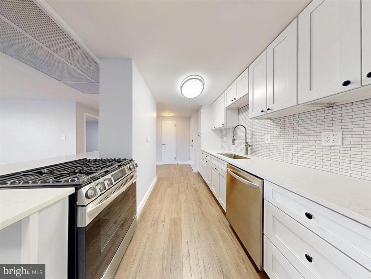 4600 Duke St, Alexandria, VA 22304 - Lot 431 - - Photo intérieure - Image 1 of 11