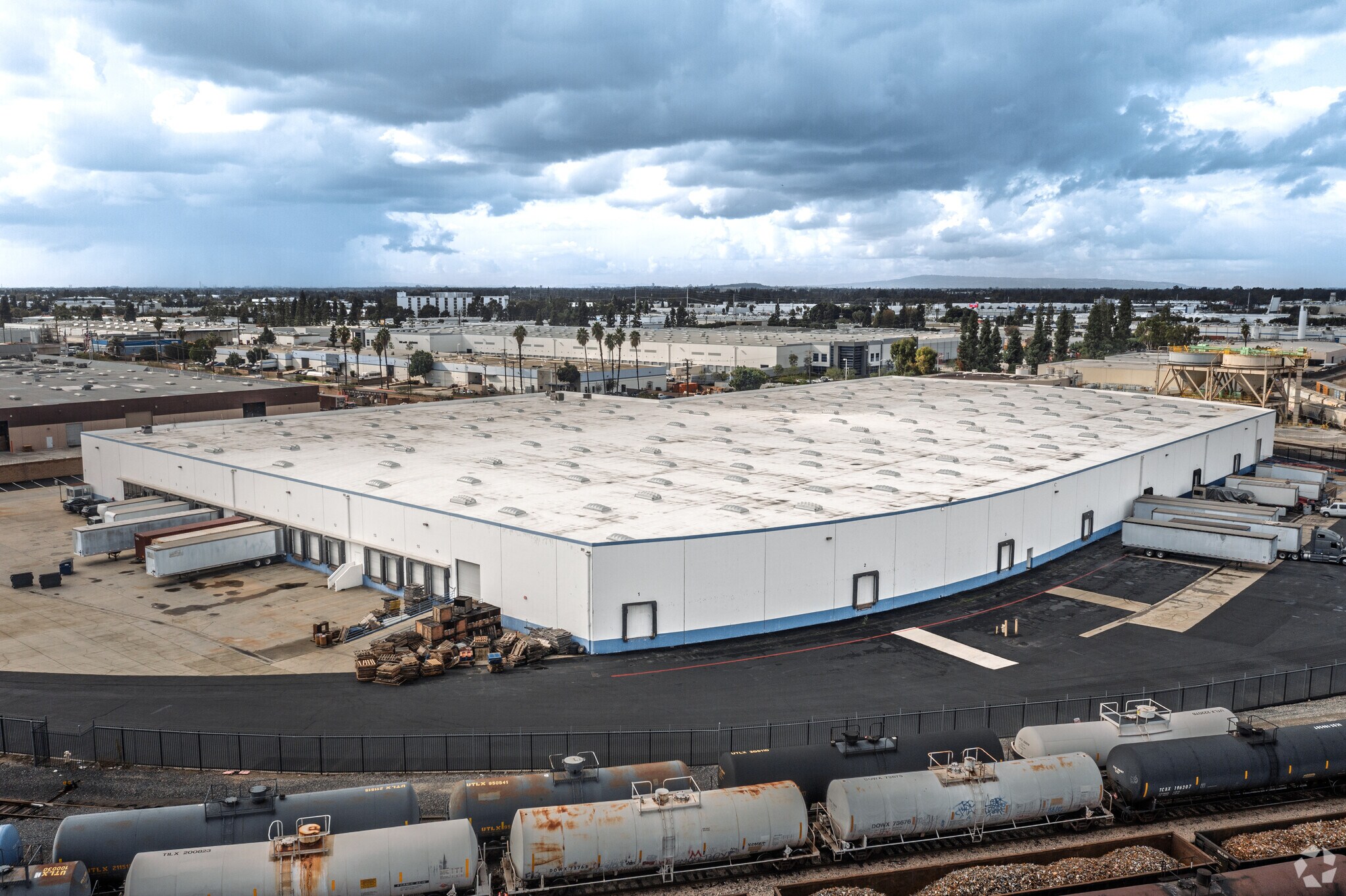 15500 Phoebe Ave, La Mirada, CA à louer Aérien– Image 1 sur 21