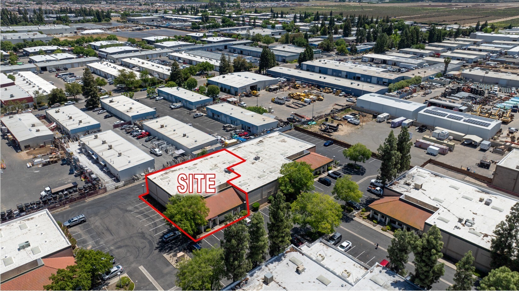 5748 E Shields Ave, Fresno, CA à louer Photo de l’immeuble– Image 1 sur 8