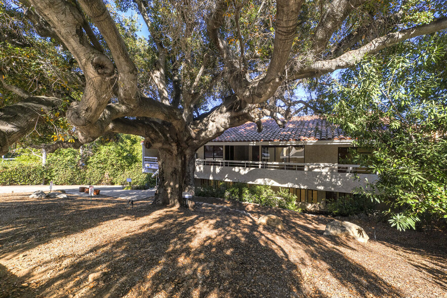 28215 Agoura Rd, Agoura Hills, CA à louer - Photo de l’immeuble – Image 3 sur 15