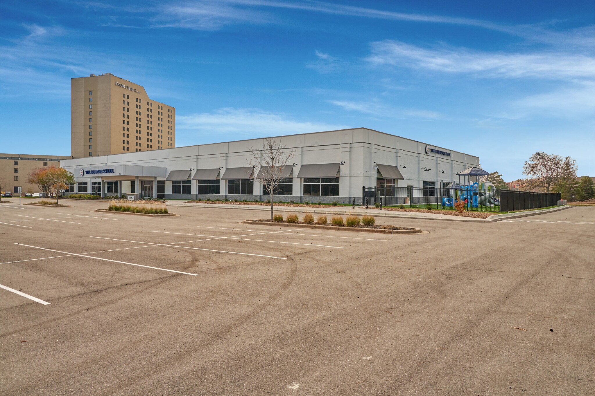 5755-5757 Wayzata Blvd, Saint Louis Park, MN à louer Photo principale– Image 1 sur 6
