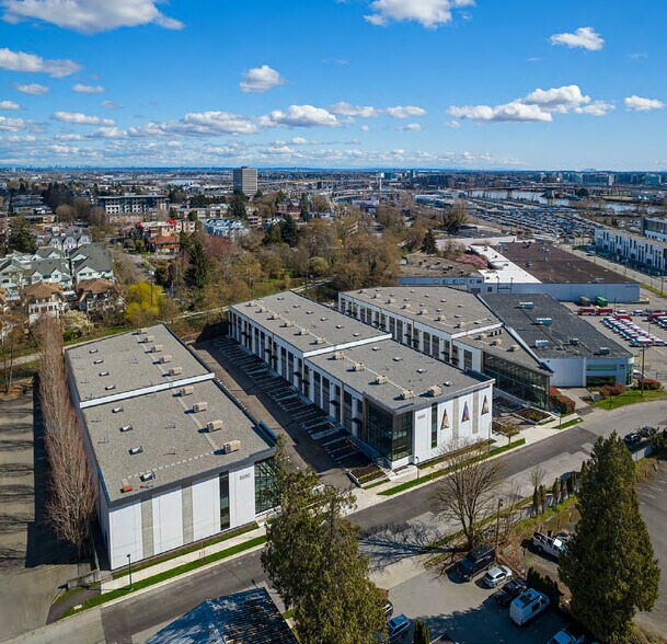 8696 Barnard St, Vancouver, BC à louer - Photo de l’immeuble – Image 3 sur 9