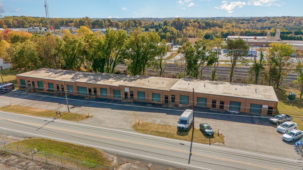 3240 Highland Ave NE, Hickory, NC à louer - Photo de l’immeuble – Image 2 sur 7