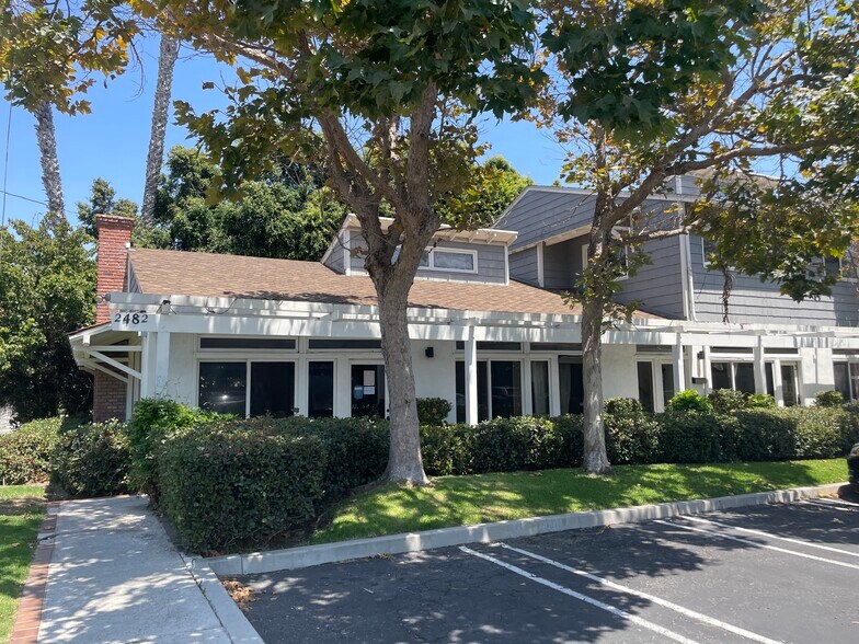 2482 Newport Blvd, Costa Mesa, CA à louer - Photo de l’immeuble – Image 2 sur 12