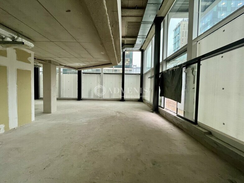 Local commercial dans Nanterre à louer - Photo de l’immeuble – Image 2 sur 12