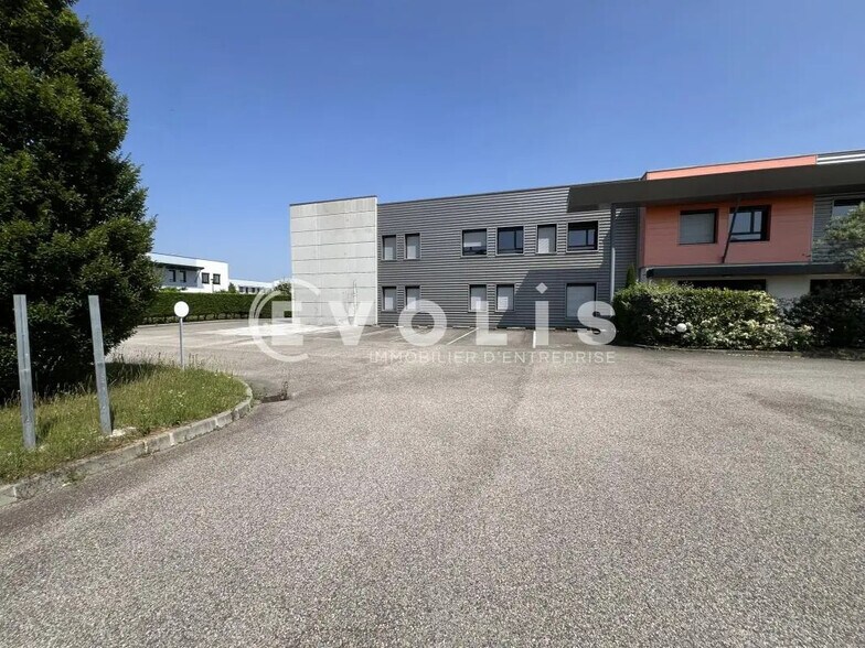 6 Rue De Lombardie, Saint-Priest à louer - Photo de l’immeuble – Image 2 sur 8