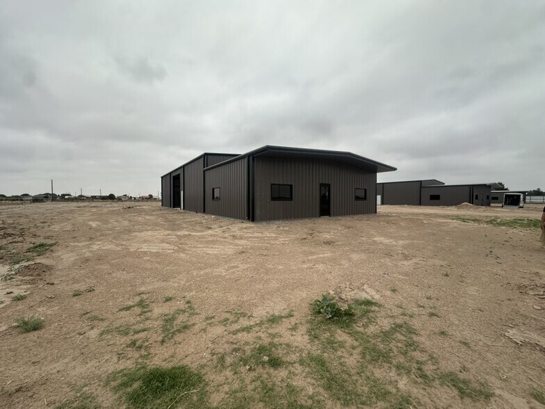 7115 N County Road 1294, Midland, TX à louer - Photo de l’immeuble – Image 3 sur 5
