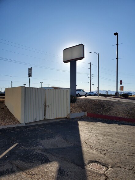16990 Bear Valley Rd, Victorville, CA à vendre - Photo de l’immeuble – Image 3 sur 33