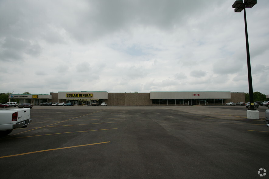 660-734 W Brazos Ave, West Columbia, TX à louer - Photo de l’immeuble – Image 2 sur 3
