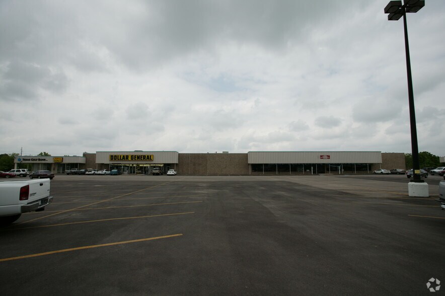 660-734 W Brazos Ave, West Columbia, TX à louer - Photo de l’immeuble – Image 3 sur 3