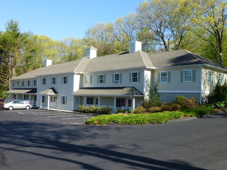 2 Chapman Ln, Gales Ferry, CT à louer - Photo de l’immeuble – Image 3 sur 11