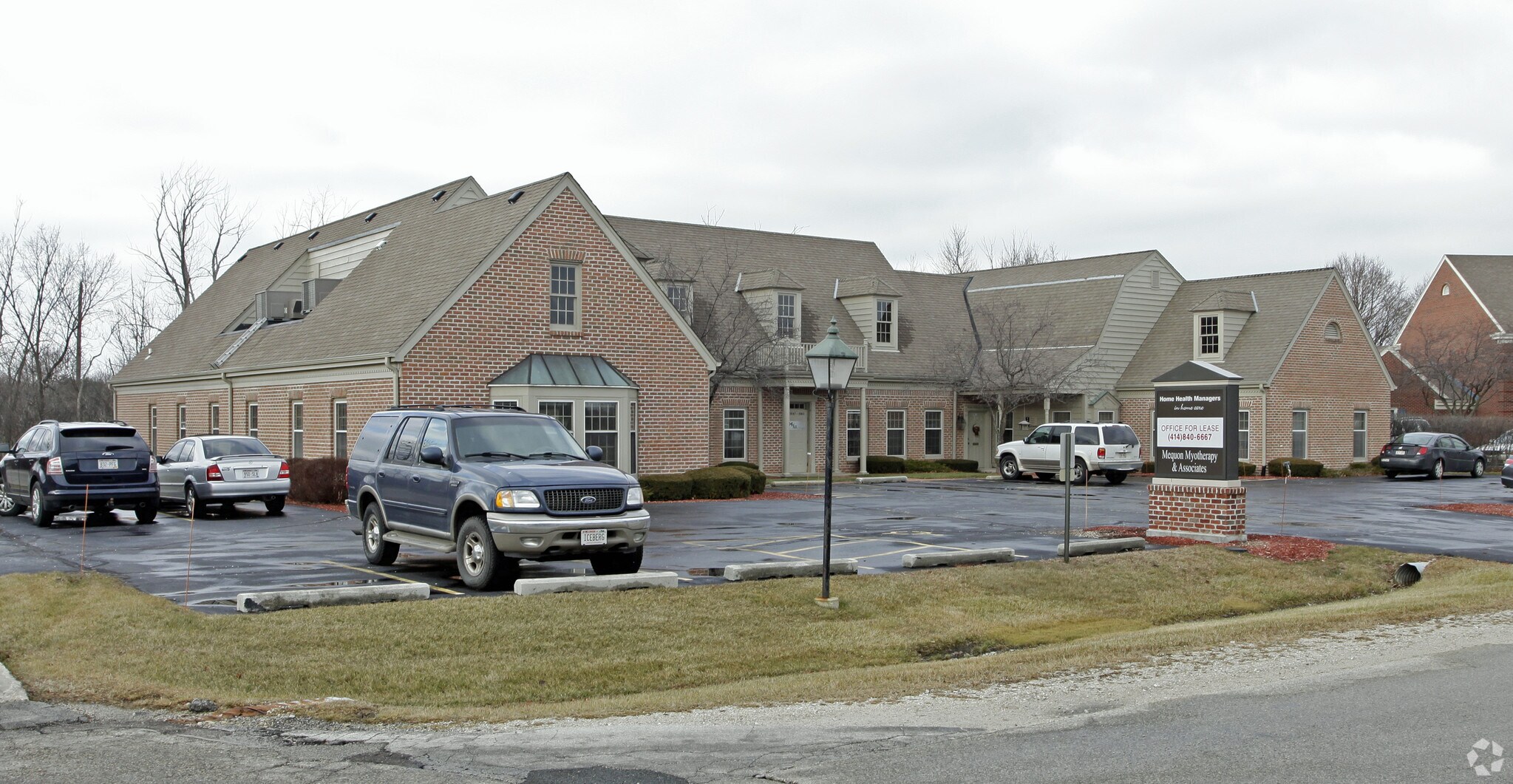 11045-11055 N Towne Square Rd, Mequon, WI à louer Photo principale– Image 1 sur 4