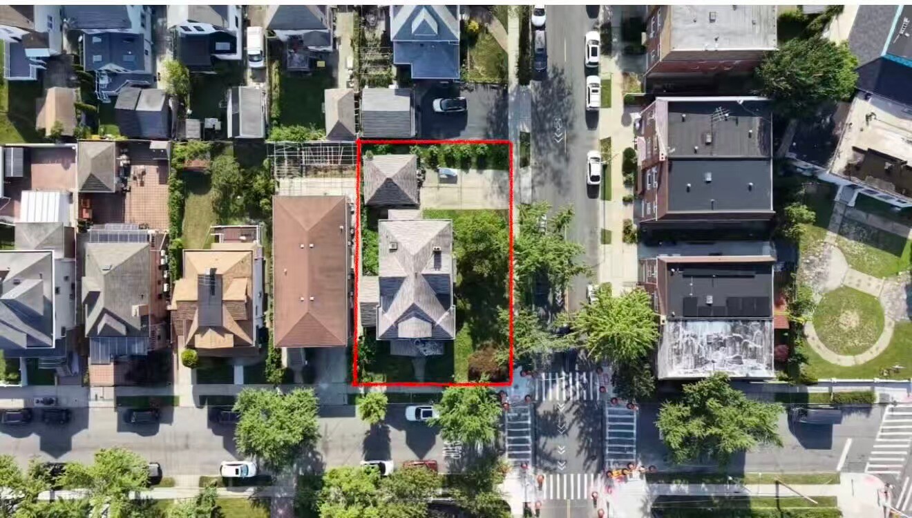 4304 169th St, Flushing, NY à vendre Photo de l’immeuble– Image 1 sur 6