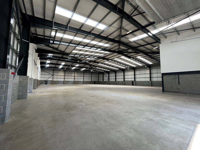 19 Commerce Way, Croydon à louer - Photo de l’immeuble – Image 2 sur 4
