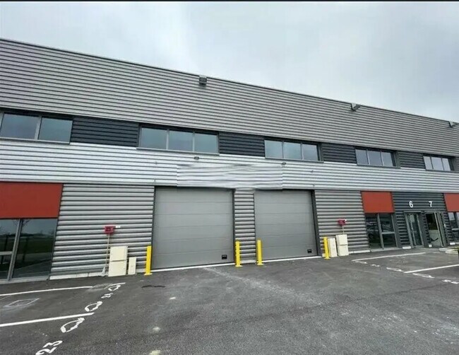 Plus de détails pour Local d'activités à louer