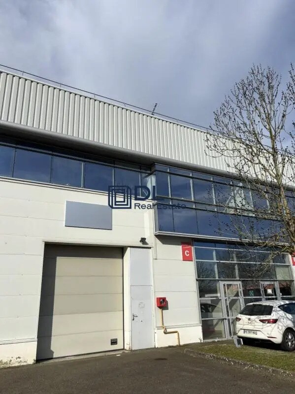 Industriel/Logistique dans Bois-d'Arcy à louer Photo principale– Image 1 sur 12