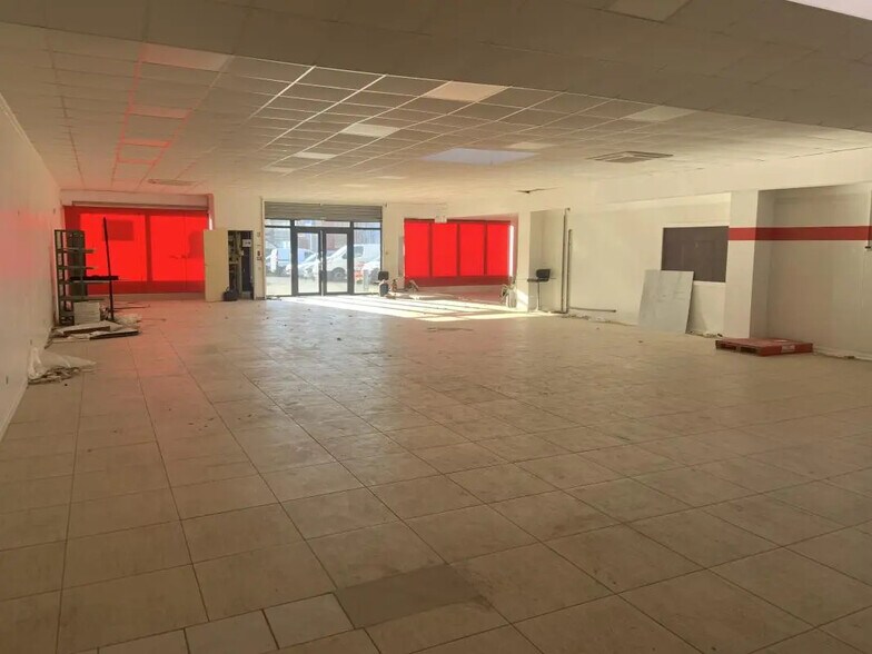 Local commercial dans Abbeville à louer - Photo intérieure – Image 1 sur 2