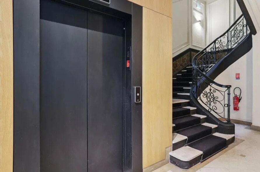 15 Rue La Fayette, Paris à louer - Photo de l’immeuble – Image 2 sur 14