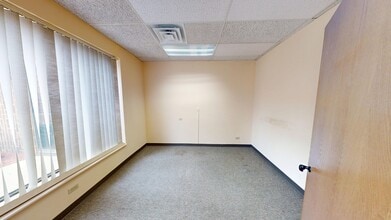 3401-3419 N Kennicott Ave, Arlington Heights, IL à louer Photo intérieure– Image 1 sur 11