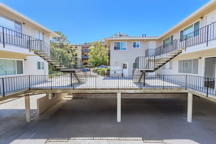 1205 Geraldine Way, Belmont, CA à vendre - Photo de l’immeuble – Image 3 sur 44