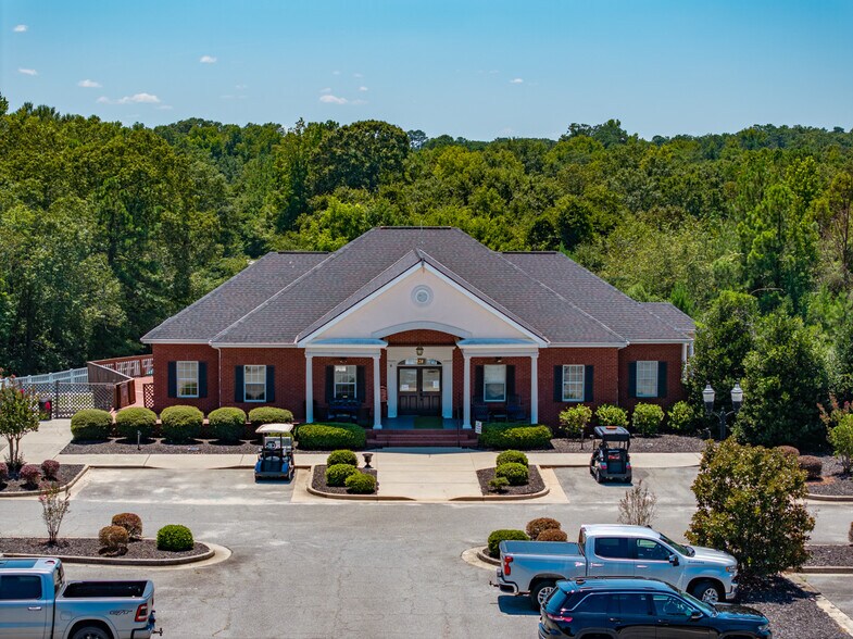 128 Oakview Club Dr, Macon-Bibb, GA à vendre - Photo de l’immeuble – Image 1 sur 142