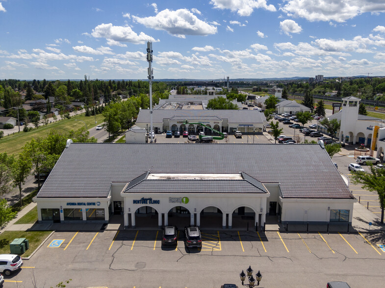 12445 Lake Fraser Dr SE, Calgary, AB à louer - Photo de l’immeuble – Image 3 sur 11