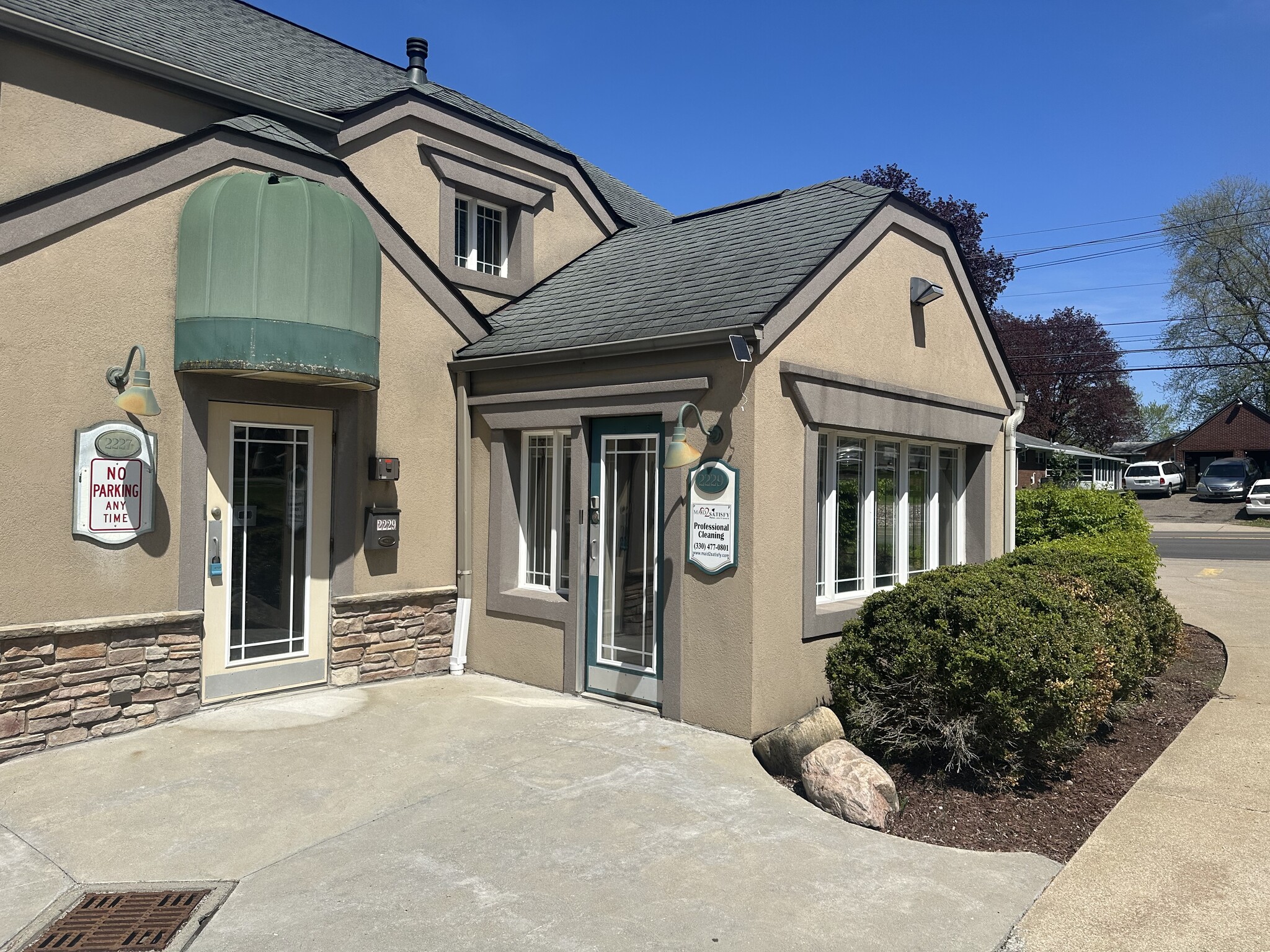 2259 Whipple Ave NW, Canton, OH à louer Photo de l’immeuble– Image 1 sur 8