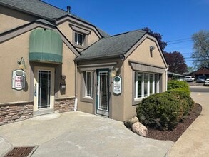 2259 Whipple Ave NW, Canton, OH à louer Photo de l’immeuble– Image 1 sur 8