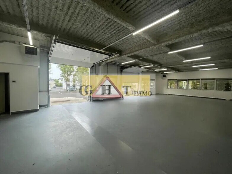 Industriel/Logistique dans Les Ulis à louer - Photo de l’immeuble – Image 1 sur 15