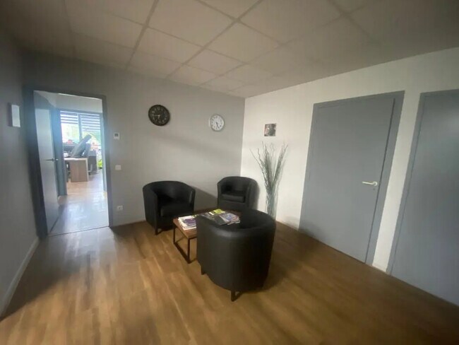 Plus de détails pour Bureau à louer