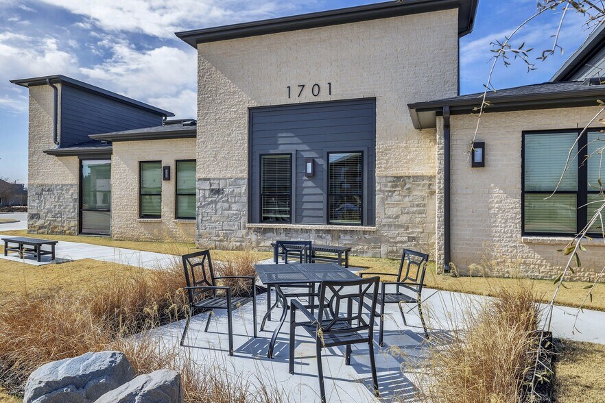 1701 Fountainview Dr, Mansfield, TX à louer - Photo de l’immeuble – Image 3 sur 23