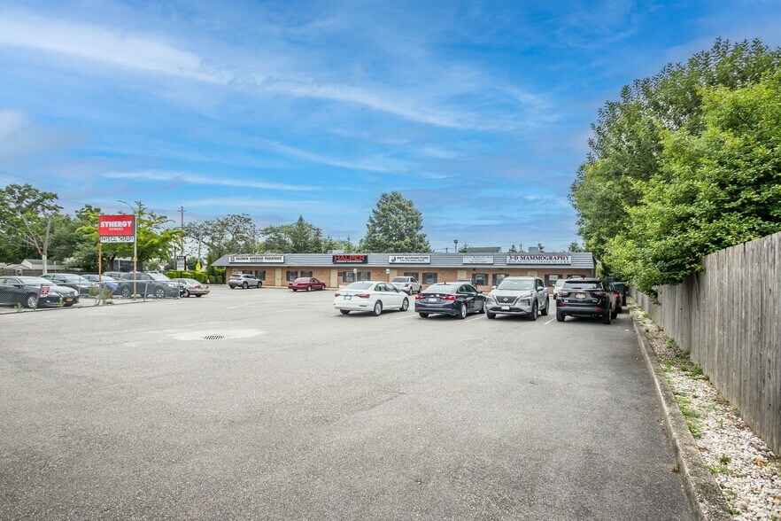860 Atlantic Ave, Baldwin, NY à vendre - Photo de l’immeuble – Image 2 sur 5