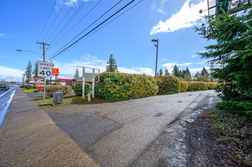1800 NE Highway 99W, Mcminnville, OR à louer - Photo de l’immeuble – Image 3 sur 6