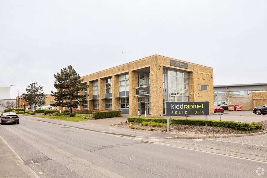 391 Edinburgh Ave, Slough à louer - Photo de l’immeuble – Image 2 sur 2