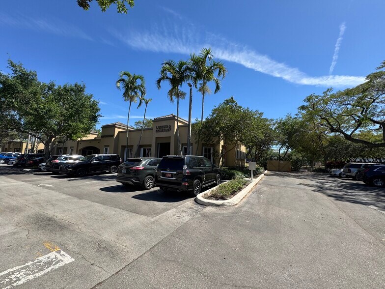 7785 NW 146th St, Miami Lakes, FL à louer - Photo de l’immeuble – Image 3 sur 31