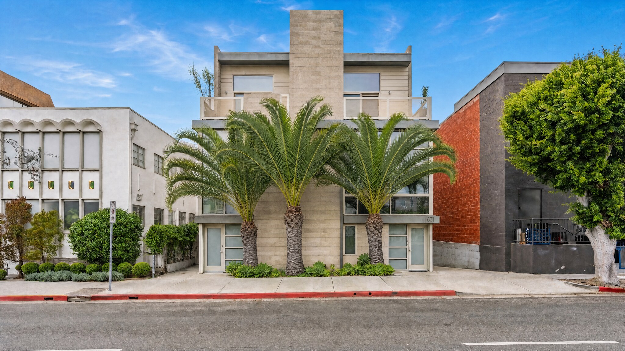 631 N Larchmont Blvd, Los Angeles, CA à vendre Photo de l’immeuble– Image 1 sur 3