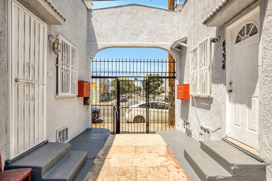 4334 S Main St, Los Angeles, CA à vendre - Photo de l’immeuble – Image 3 sur 15