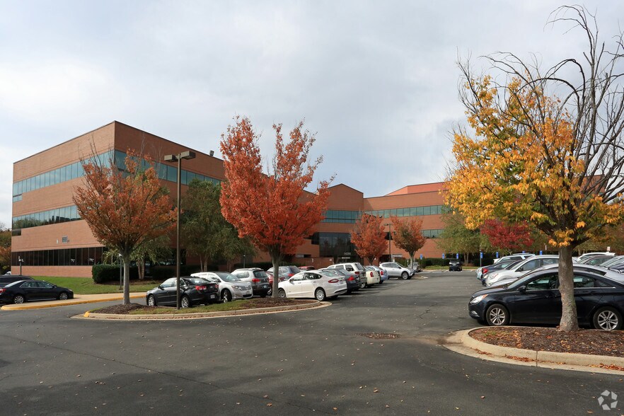 14200 Park Meadow Dr, Chantilly, VA à louer - Photo de l’immeuble – Image 1 sur 13
