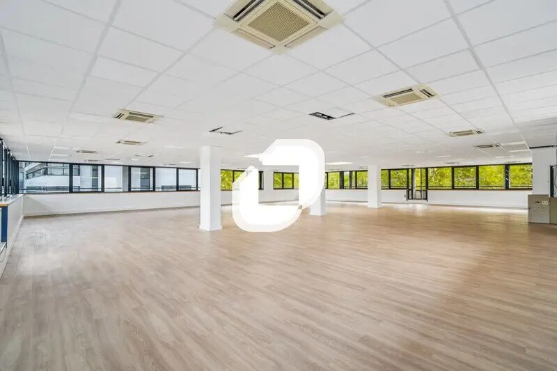 Bureau dans La Garenne-Colombes à vendre - Photo de l’immeuble – Image 3 sur 11