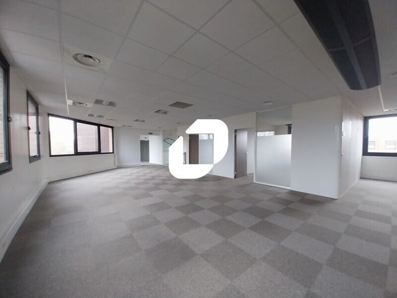 Bureau dans Montigny-le-Bretonneux à louer - Photo intérieure – Image 3 sur 4