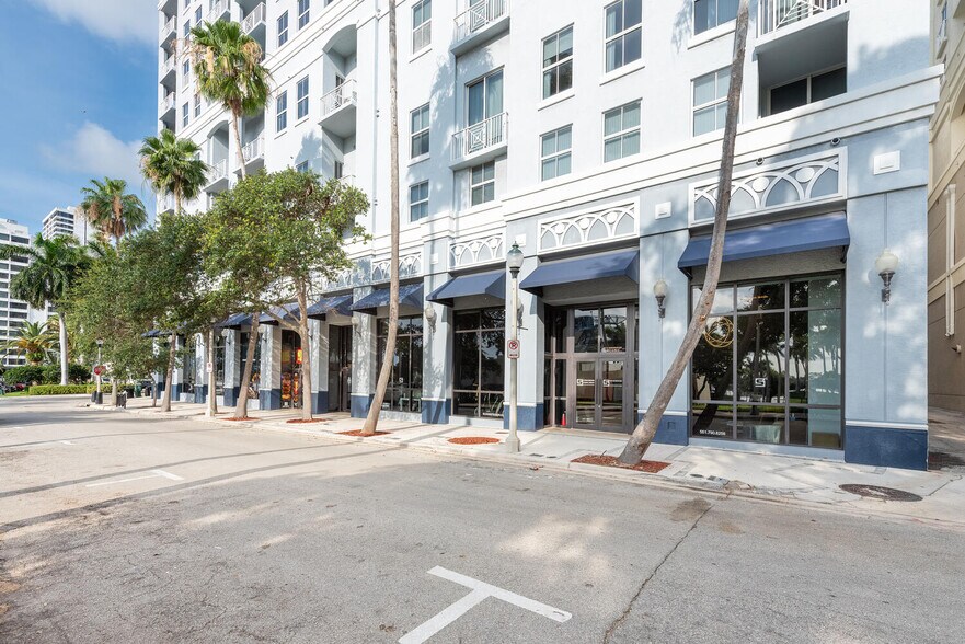 255 Evernia St, West Palm Beach, FL à vendre - Photo de l’immeuble – Image 2 sur 11