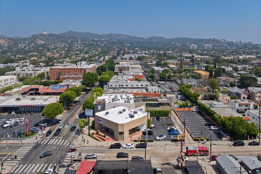 1700 N Vermont Ave, Los Angeles, CA à louer - Aérien – Image 2 sur 17